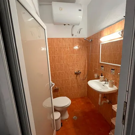 Milto's Guest house Himare