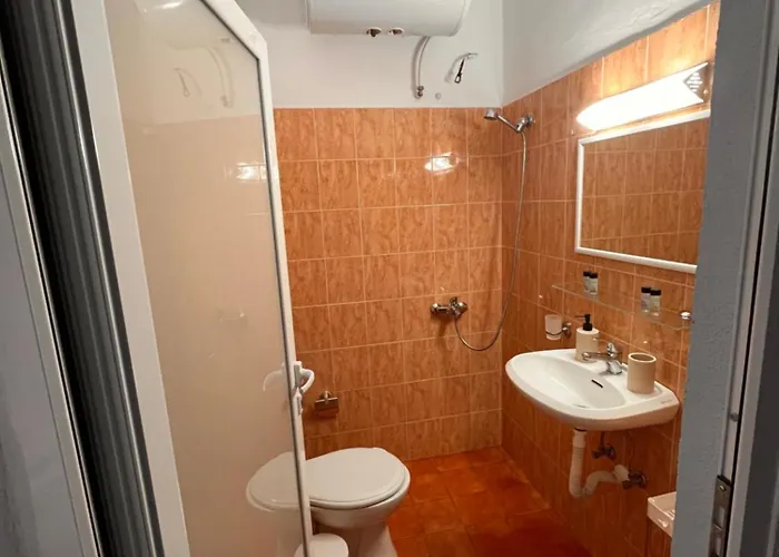 Milto's Guest house Himare